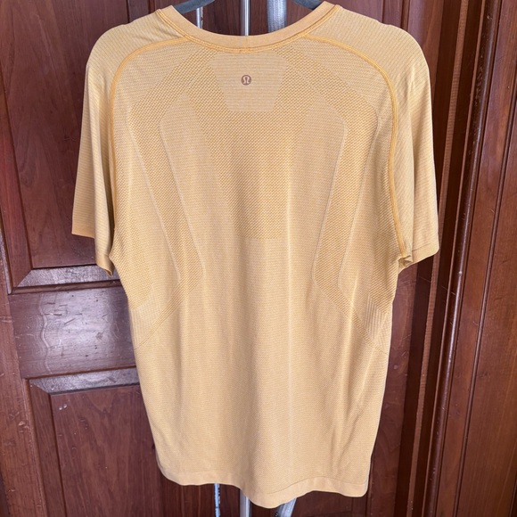 Lululemon Medium Metal Vent Tech Yellow - Picture 2 of 3